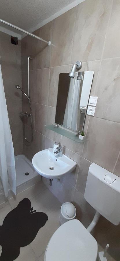 Apartmaji Mojca Guest House Križe Екстериор снимка