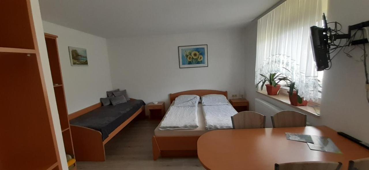 Apartmaji Mojca Guest House Križe Екстериор снимка